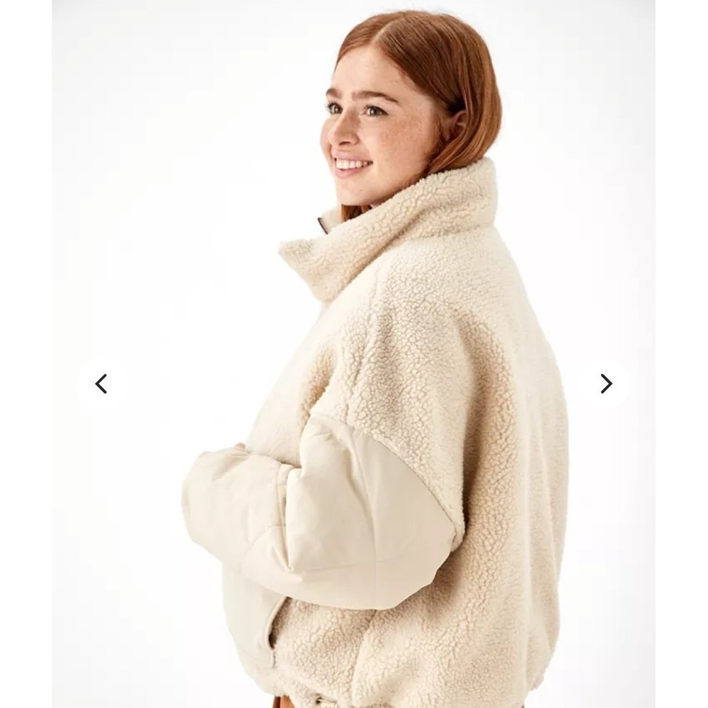 American Eagle Reversible Puffer Jacket Womens M Cream Excellent Sherpa Quilted - Picture 2 of 12